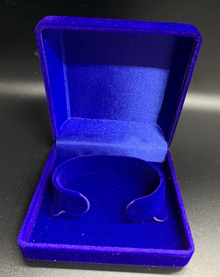 Синяя коробка для медали в Москве